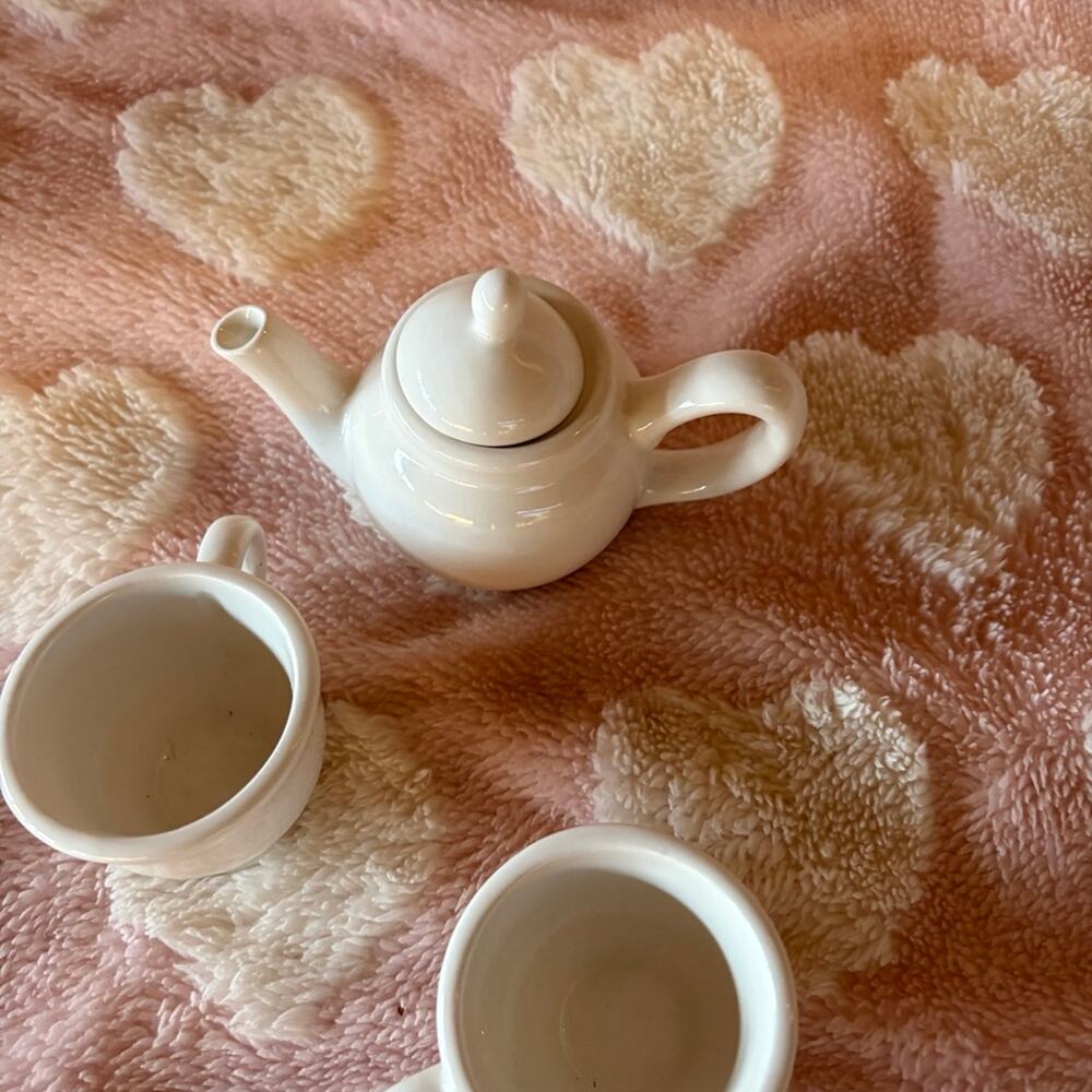 White teapot and tea cups
